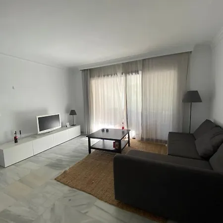 Apartment Rez De Jardin En Plein Coeur De Puerto Banus *
