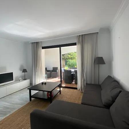 Rez De Jardin En Plein Coeur De Puerto Banus Marbella