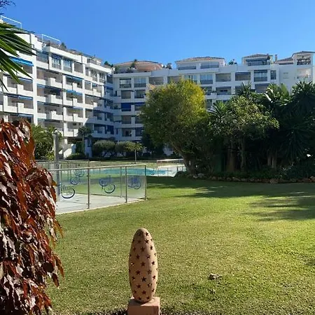Apartment Rez De Jardin En Plein Coeur De Puerto Banus Marbella