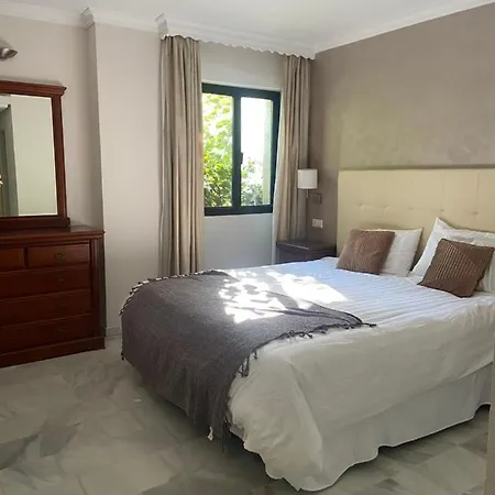 Rez De Jardin En Plein Coeur De Puerto Banus *